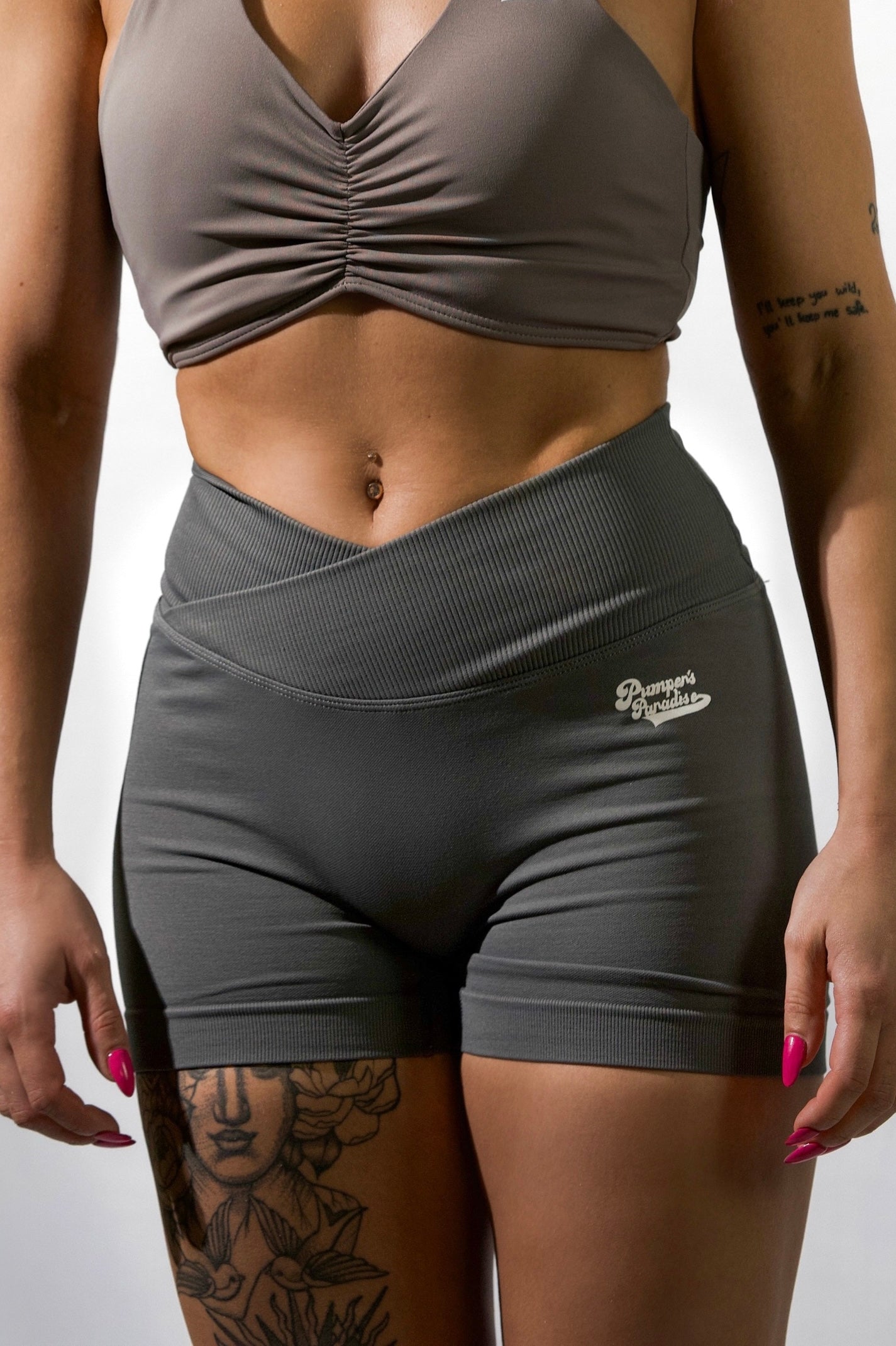 V-Shape Highwaist Shorts - Gray